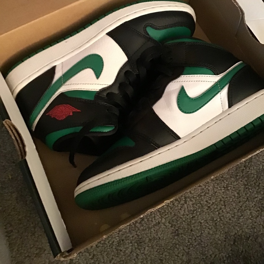 Olive green Jordan 1